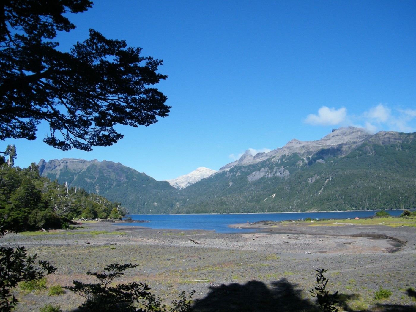 Lago General Pinto Concha