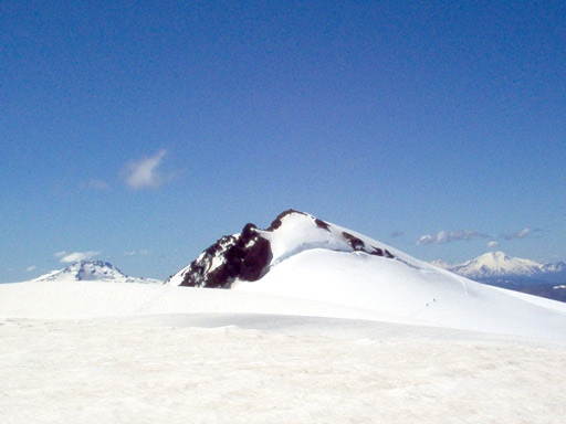 Grieta a los pies de la cumbre central