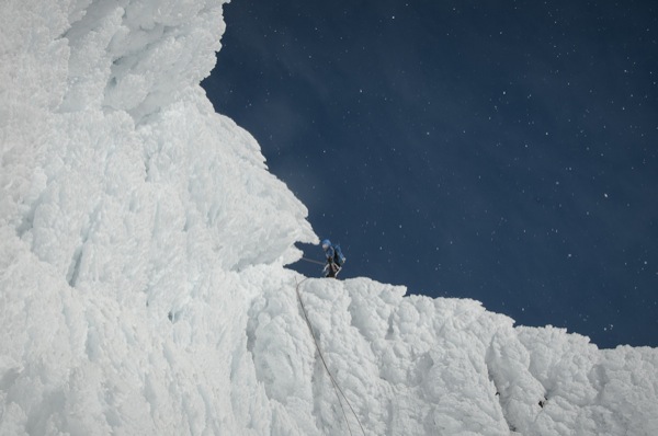 Rapeleando el muro de hielo del tercer largo
