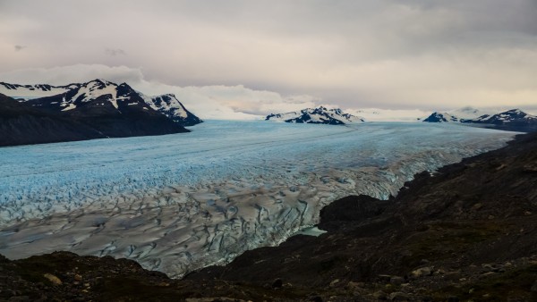 Bordeando el glaciar Tyndall