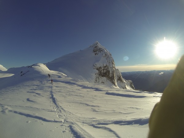imponente cara sur y oeste 
