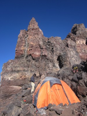 Campamento a pie de las campanas