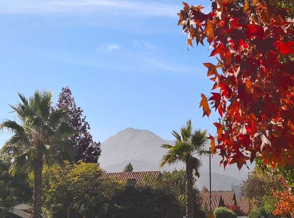 Morro Guayacam desde San Carlos de Apoquindo