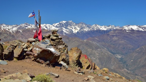 Cima del Mocoen y Vista del Alto de los Leones y El Juncal