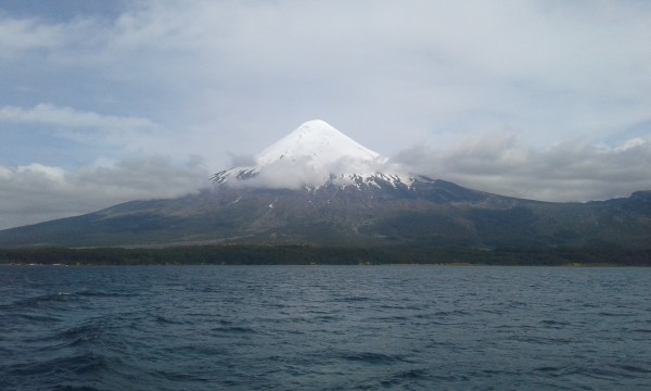 Volcán Osorno desde lago Todos los Santos