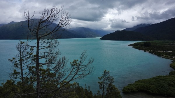 Vista al lago Puelo desde el mirador