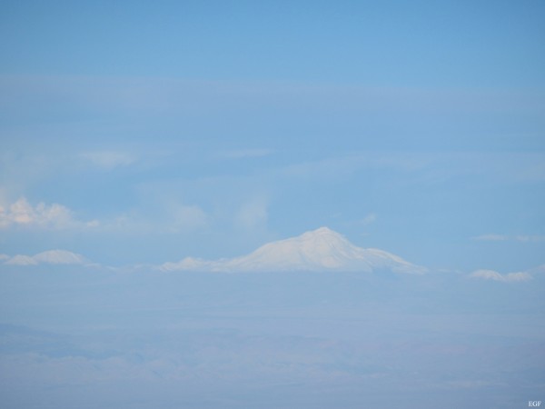 Volcán Llullaillaco en la Lejanía
