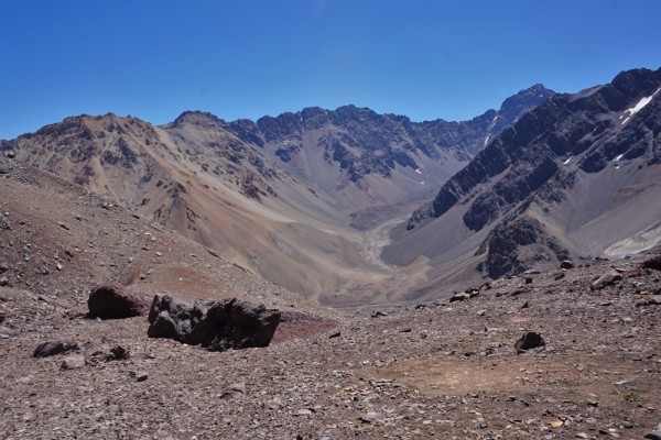 BajadaFoto: 10Con vista hacia el Cajón de Navarro se continúa el descenso desde el portezuelo.
Foto tomada hacia el Norte.Álvaro Vivanco