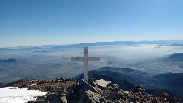 Cruz en la antecumbre 