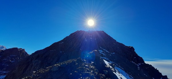 Cerro del Moro con sol en su cumbre
