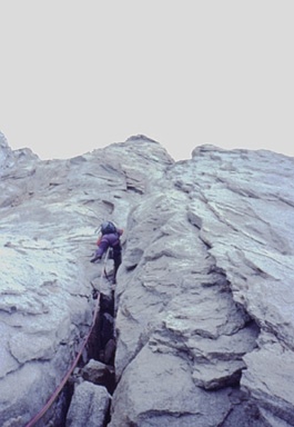 Salida a la roca luego de la cascada.