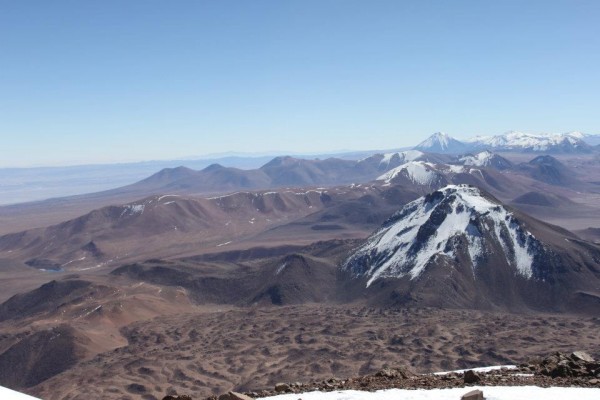 LICANCABUR A LA DISTANCIA 