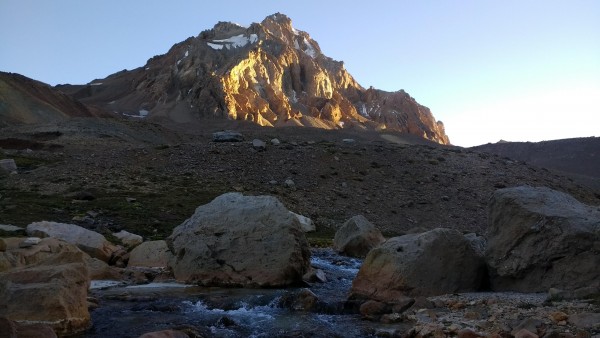Amanecer sobre el cerro Panamericano
