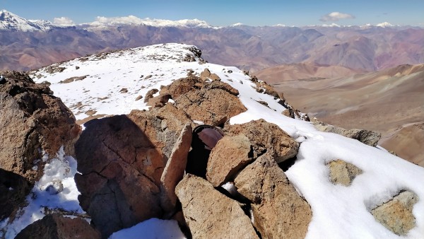 monolito de la cumbre Sur del cerro Escabroso