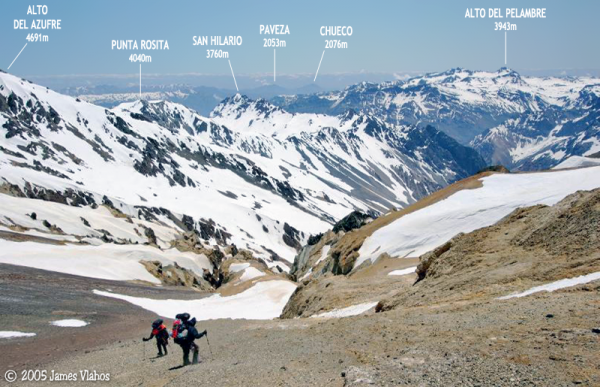 Paveza y El Chueco a la distancia