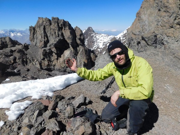 Monolito junto a la cumbre