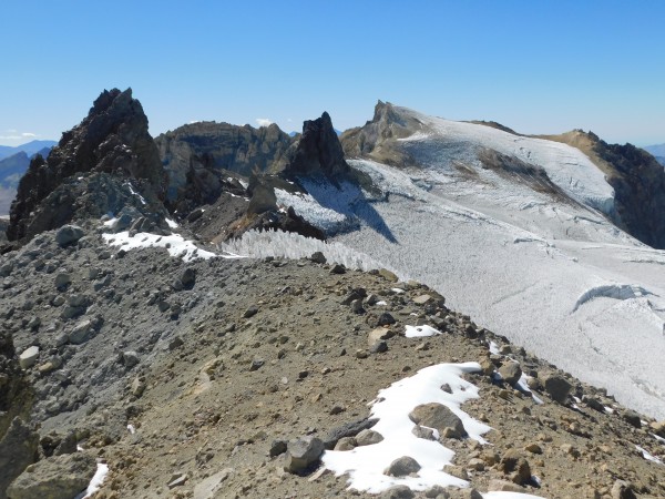 Vista desde la cumbre Chilena hacia la cumbre Internacional