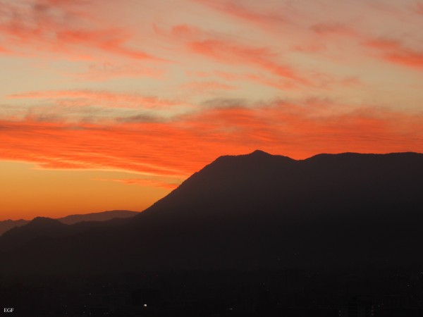 Arreboles sobre El Carbón