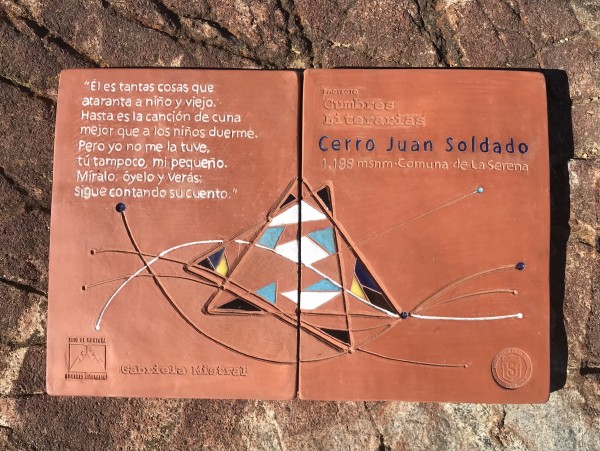 Placa Cumbres literarias 