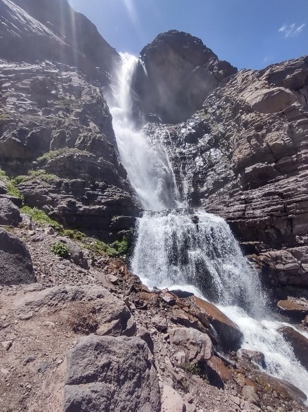 Al lado de la cascada