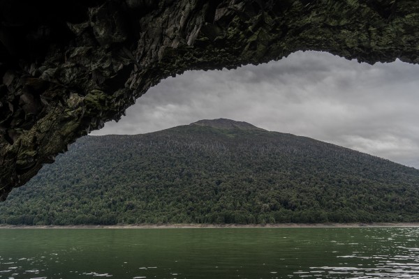 Volcán Hornopirén desde lago Cabrera