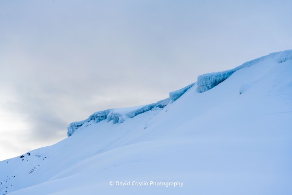 Vista a cuevas de hileo en el filo hacia la cumbre