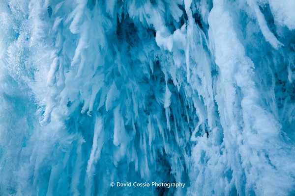 Cueva de hielo cerca a la cumbre