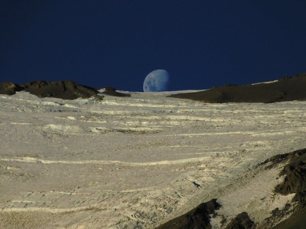 La luna sobre El Plomo