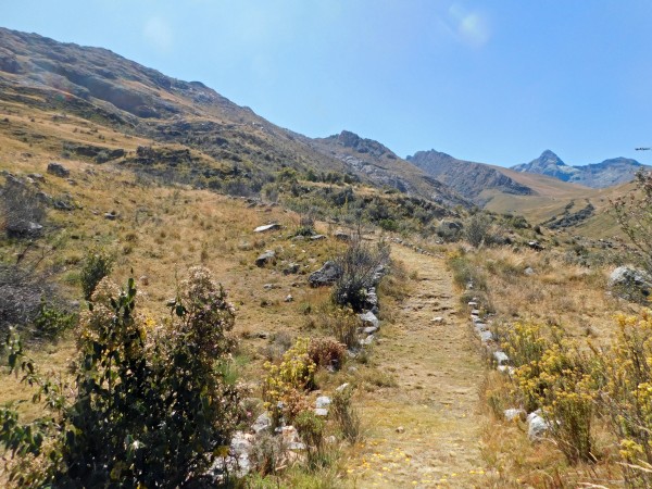 Sendero de ascenso hacia la laguna