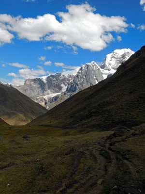 Primera vista al Yerupajá Primera vista al Yerupajá