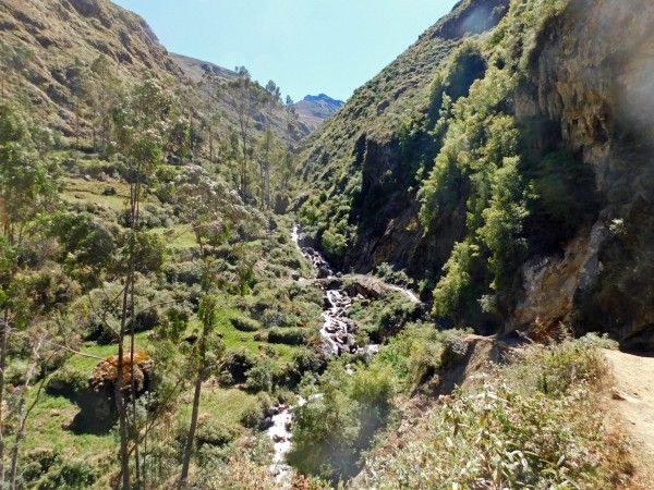 Subida hacia Huatiaq por la quebrada Milo Subida hacia Huatiaq por la quebrada Milo