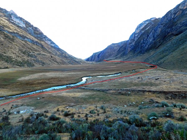 Descenso desde la laguna Jahuacocha Descenso desde la laguna Jahuacocha