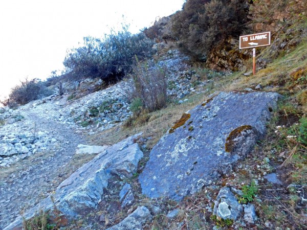 Desvío hacia Llamac Desvío hacia Llamac