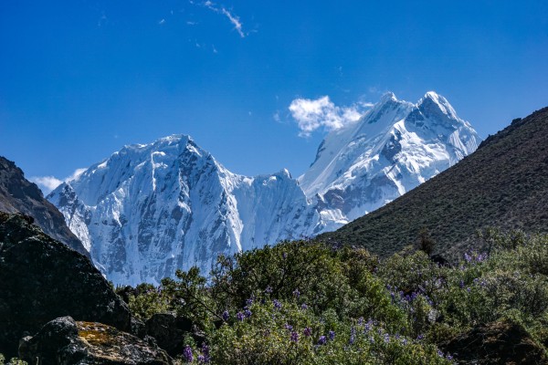 Quebrada Segya: nevados Rasac (6017m) y Yerupajá (6617m).