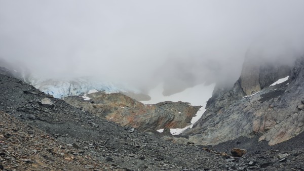Glaciar Beban cubierto de nubes