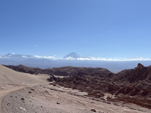 Sendero junto al límite de la duna Sendero junto al límite de la duna