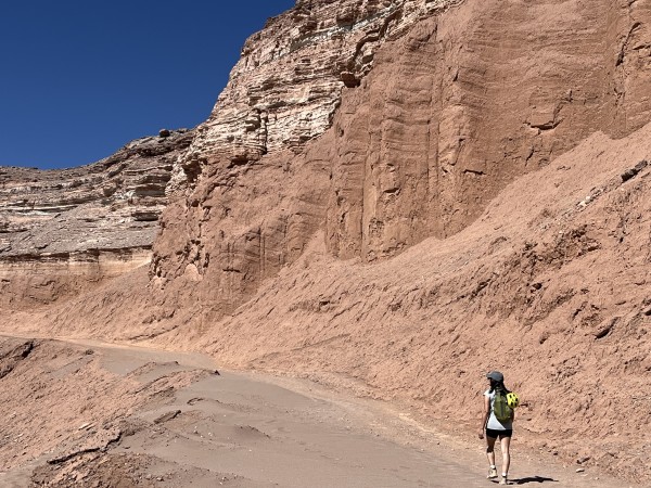 Cornisas junto al sendero Cornisas junto al sendero