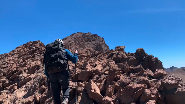 Ruta hacia el cerro Mirador de Manantiales