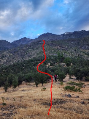 camino por el filo para subir a la primera meseta Foto: 3Se debe avanzar directamente por el filo hasta la meseta.Benjamin Villaleiva