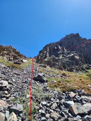 Camino al pasadiso Foto: 8Como se ve en la imagen se tendrá que subir el acarreo para llegar la cota donde se tomara una desviación al Norte para llegar al pasadizo por el que se sortea la cascada.Benjamin Villaleiva