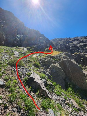 Desviacion hacia pasadisoFoto: 10Debe prestarse mucha atención al subir el acarreo para salir de este a la altura del acarreo que es aproximadamente a una altitud de 2511 metros sobre el nivel del mar.Benjamin Villaleiva