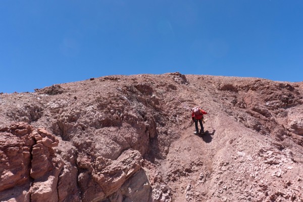 Rapel en la aristaFoto: 10Si bien este tramo se puede realizar sin cuerda, la exposición es alta.Álvaro Zerené