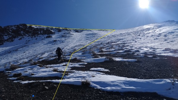Llegando al portezueloFoto: 8Pasados los 2500 metros se alcanza el portezuelo entre los cerros La Bandera y Tinajas. En este lugar se debe tomar rumbo oeste hasta la cima del primero.Juan Pablo Cabbada Bergez