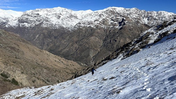 Avance en la ladera de la cara surFoto: 7Álvaro Zerené