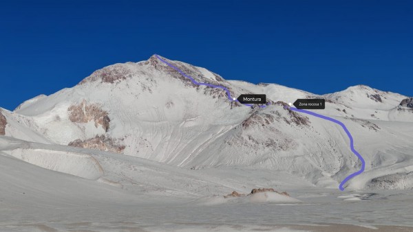 Filo y comienzo de la arista (montura)Foto: 3Se aprecia la primera zona de roca que debe alcanzarse para luego transitar por detrás y debajo de ella, en buscar de la montura que da comienzo a la arista.Carlos Fouilloux