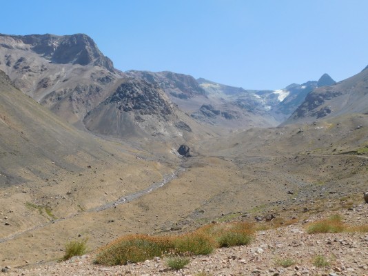 Camino hacia la bocatoma en Cajón de PalaciosFoto: 1Al fondo de este camino se encuentra la bocatoma.Álvaro Vivanco