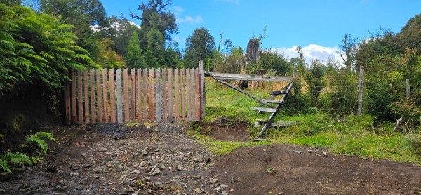 PortónFoto: 4En este punto se debe cruzar por la tranqueraJuan Pablo Duran Vergara