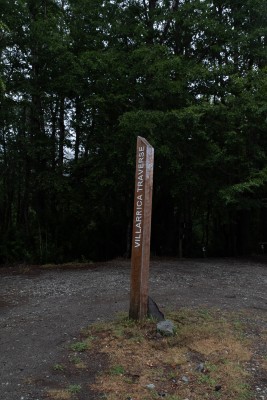 Fin del senderoFoto: 17Con este cartel termina oficialmente el sendero del Villarrica Traverse. Aún queda recorrer el camino internacional para llegar a Conaf. Ignacio Sanhueza Yaksic