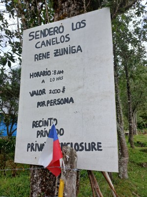 Letrero informativo Foto: 2Precios (2026) horario desde 8am abierto Simón Olfos