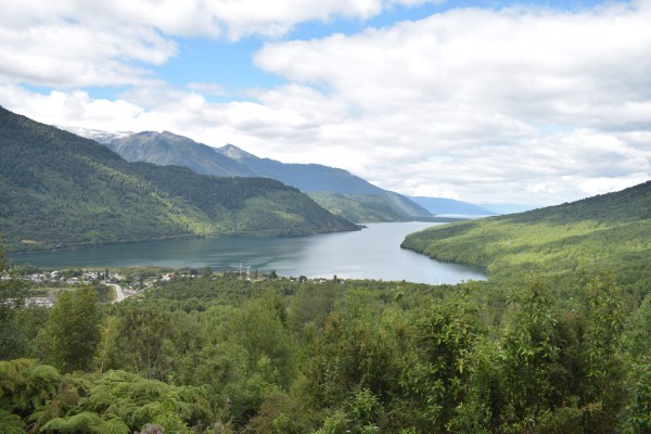 Mirador final Foto: 11Se aprecia el canal y las montañas colindantes Simón Olfos